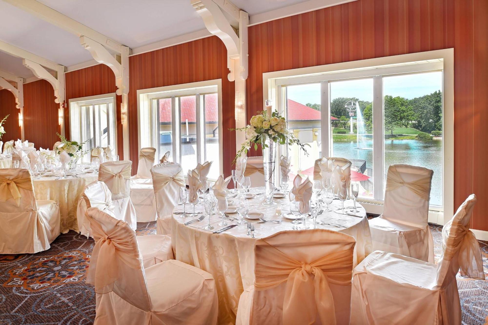 Sheraton Westport Lakeside Chalet Maryland Heights Exterior photo