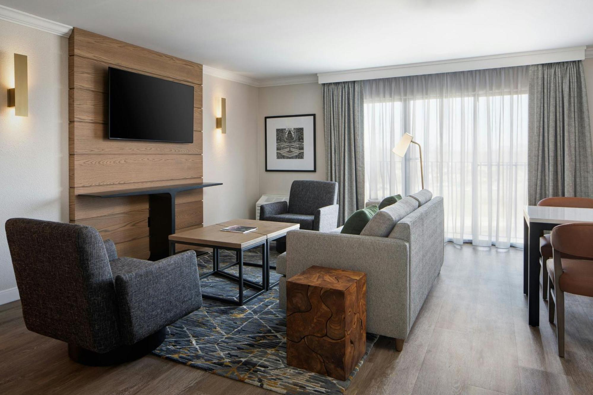 Sheraton Westport Lakeside Chalet Maryland Heights Exterior photo