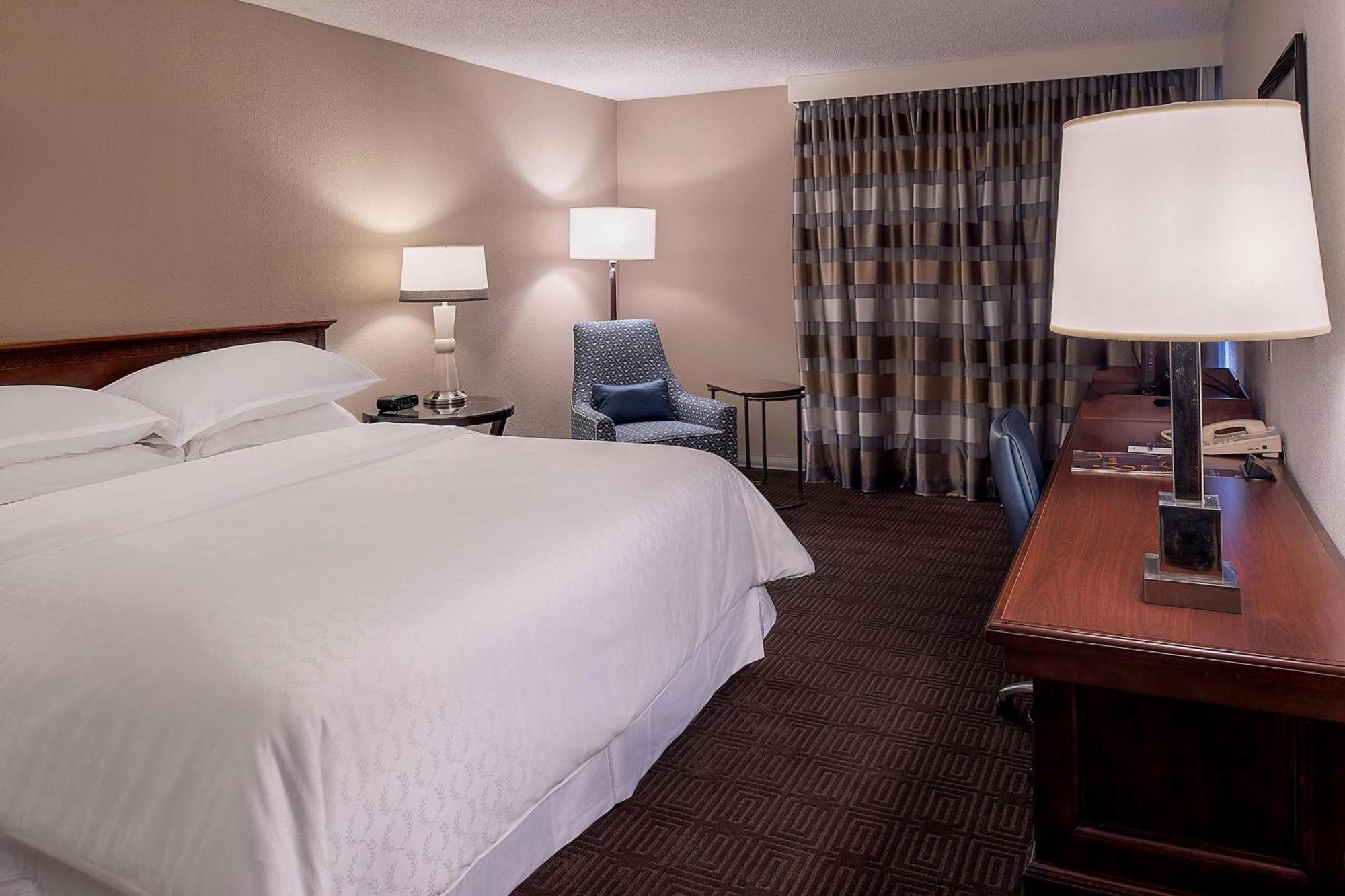 Sheraton Westport Lakeside Chalet Maryland Heights Exterior photo