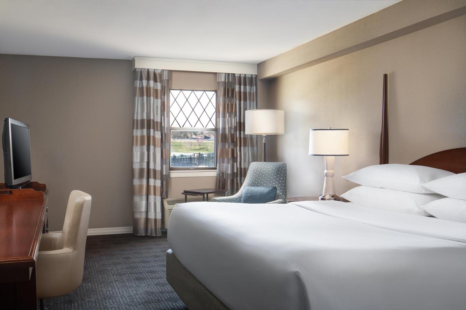 Sheraton Westport Lakeside Chalet Maryland Heights Exterior photo